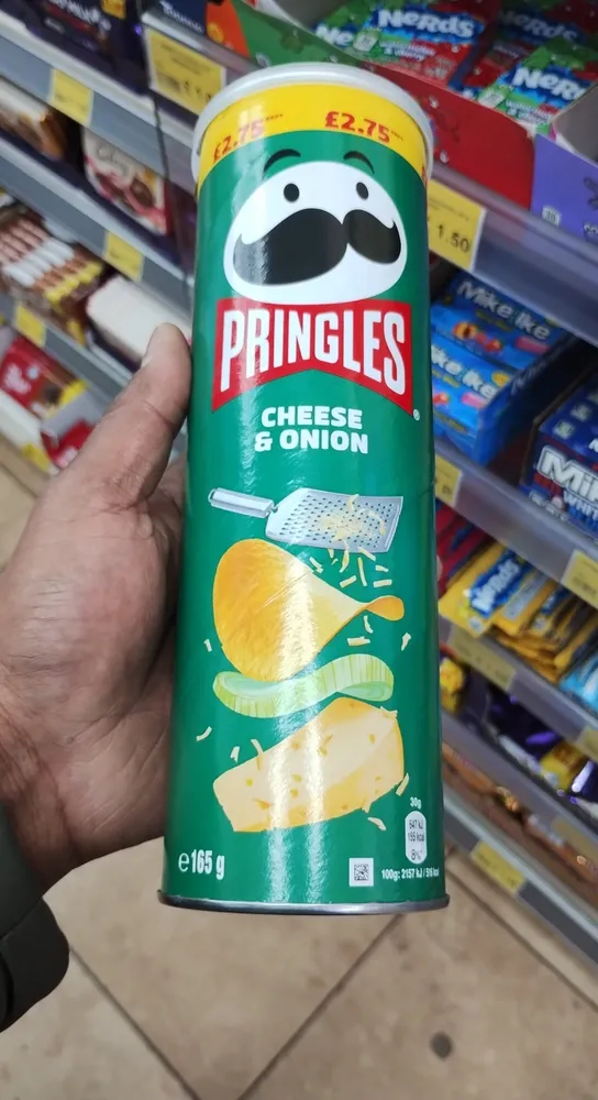 Pringles cheese onion