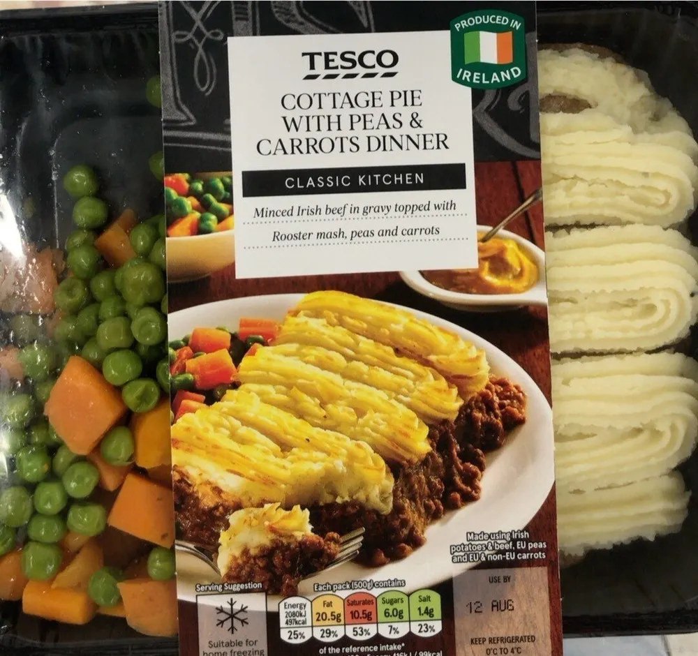 Cottage pie with peas & carrots dinner