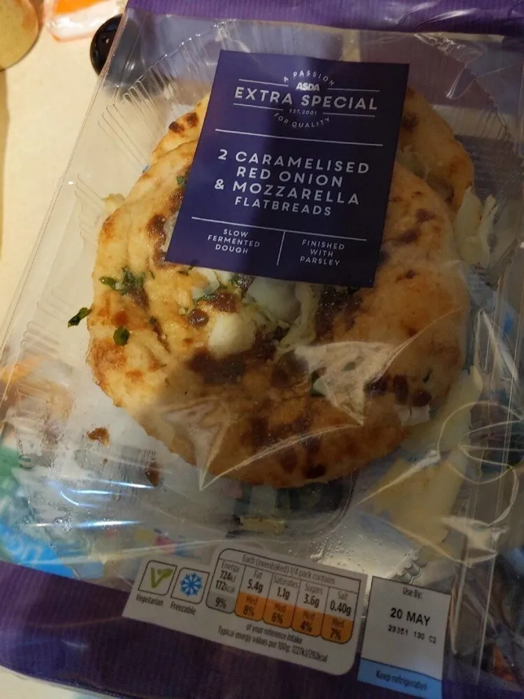 Caramelised red onion & Mozzarella Flatbread