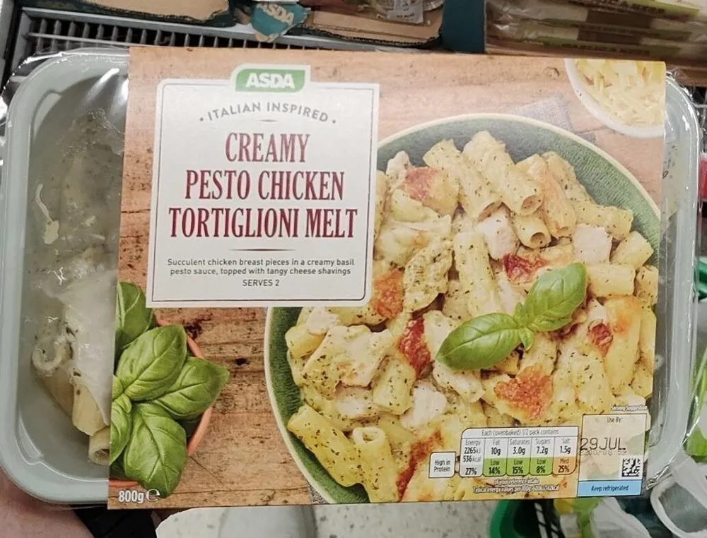 Creamy pesto chicken tortiglioni melt
