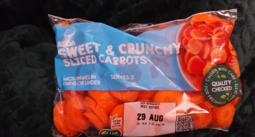 Sweet and crunchy sliced carrots