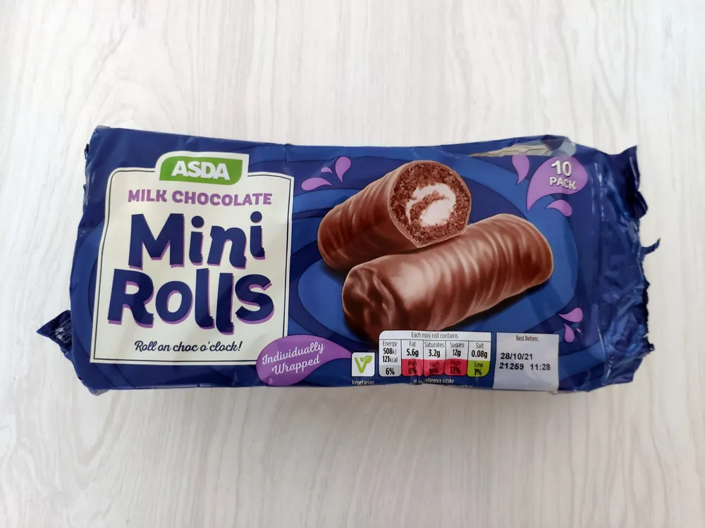 Milk chocolate mini rolls