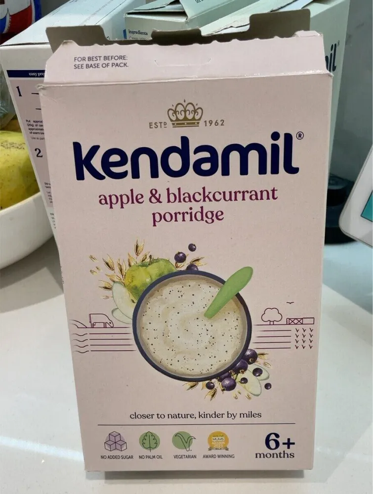 Apple & blackcurrant porridge