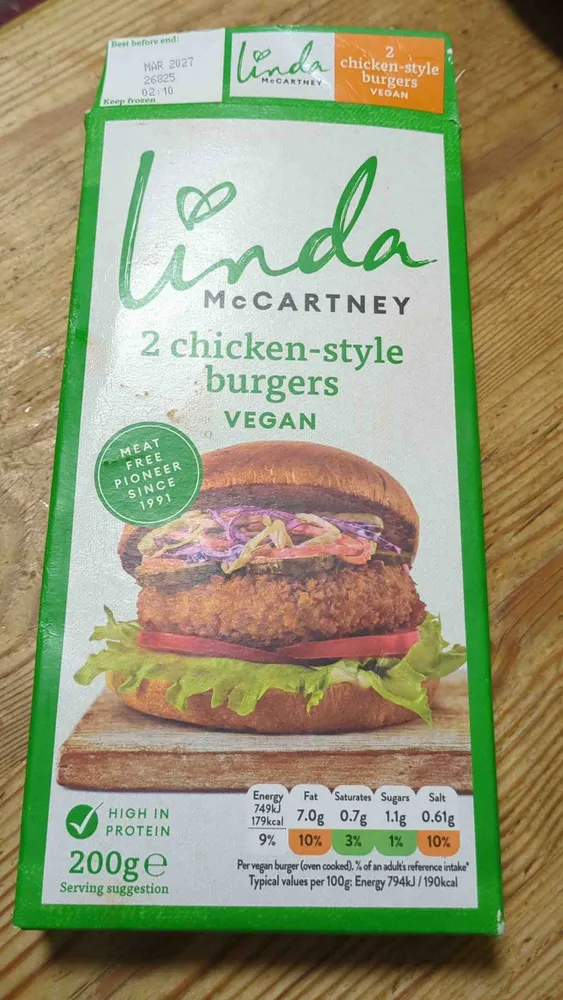 Chicken style vegan burger