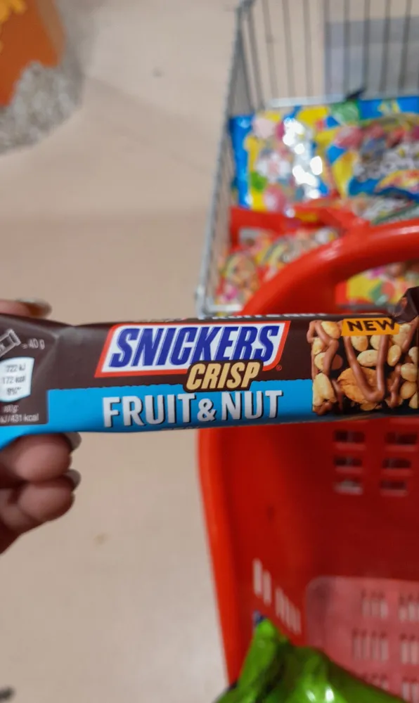 Snickers crisp fruit and nut