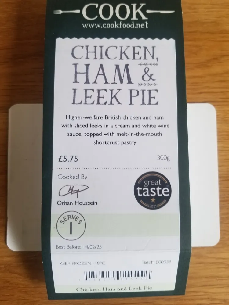 Chicken, ham and leek pie