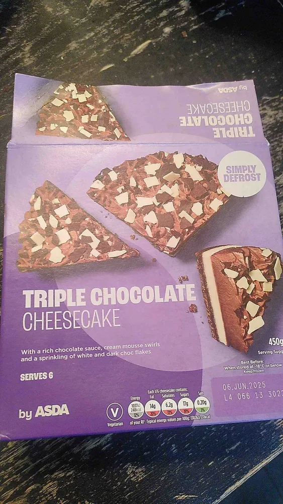 TRIPLE CHOCOLATE CHEESECAKE