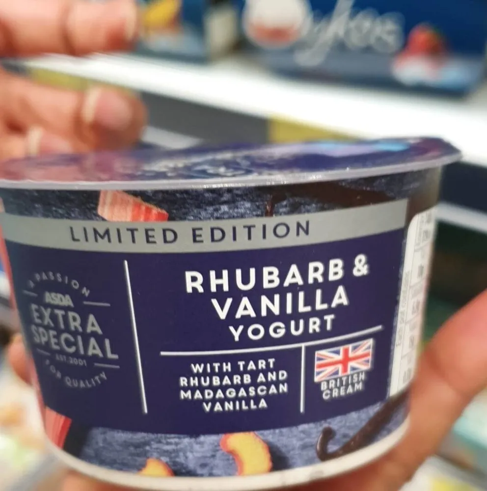 rhubarb and vanilla yogurg