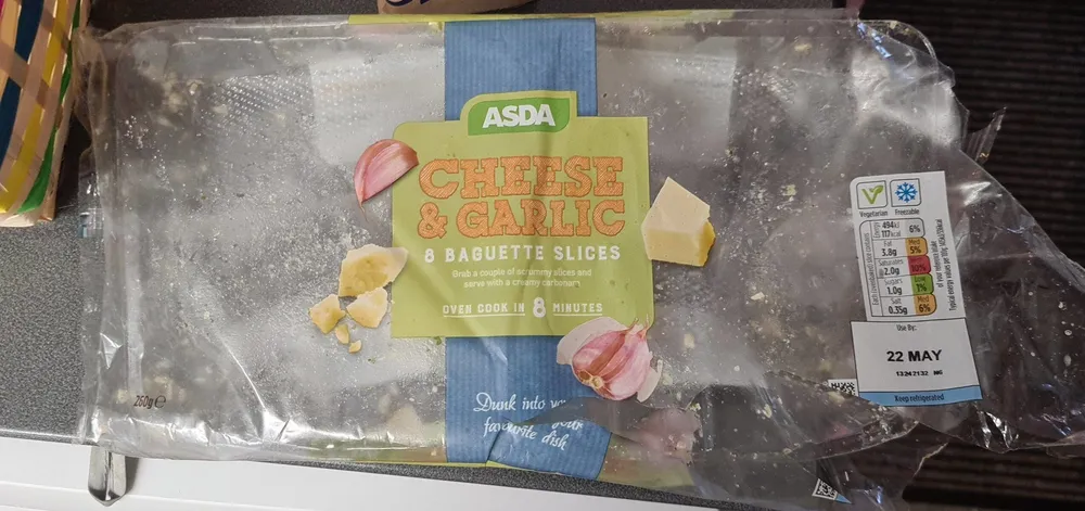 Cheese & Chive Baguette Slices