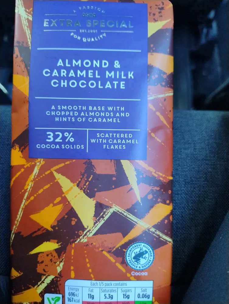 almond & caramel milk chocolate