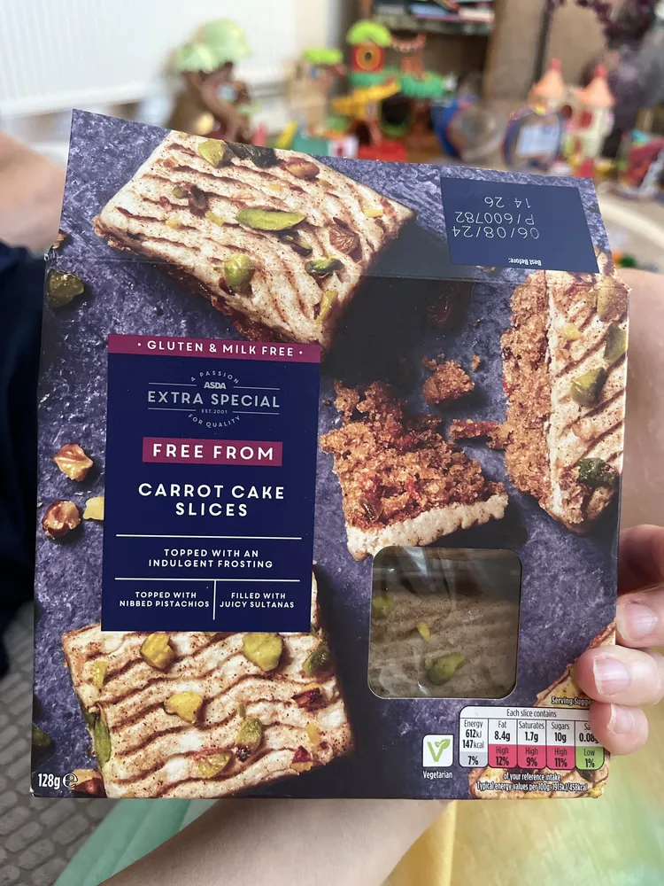carrot cake slices