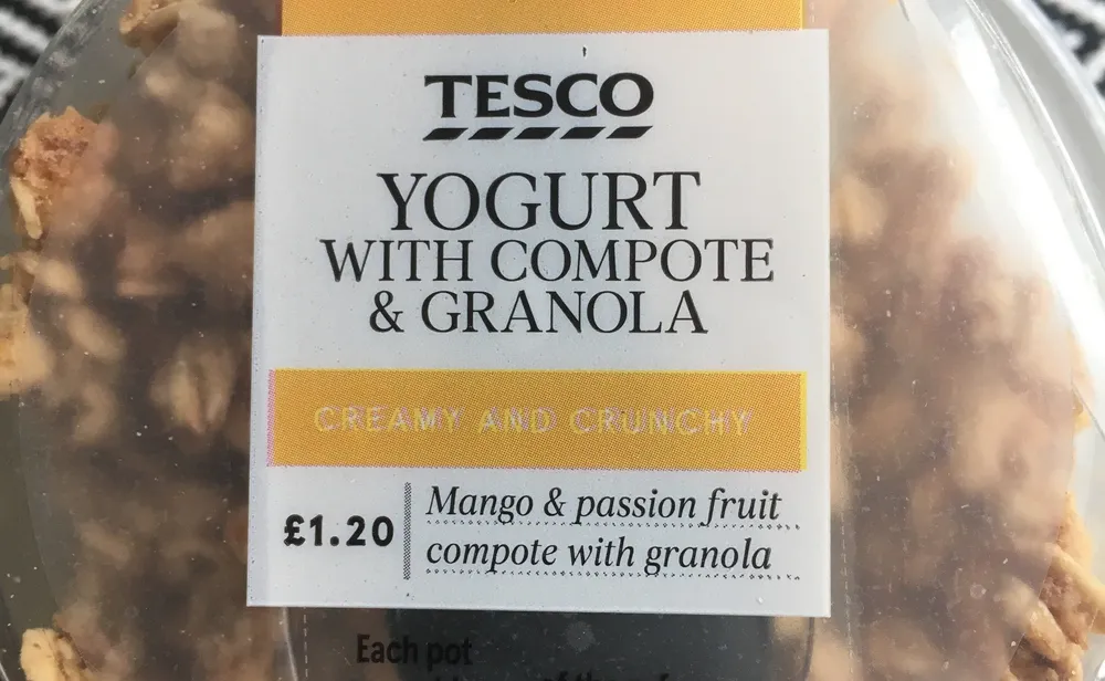 Yoghurt with compote&granola