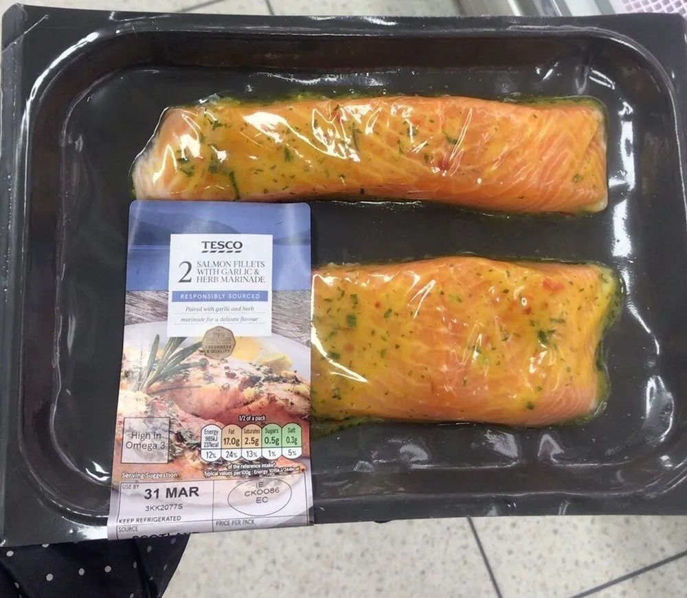 Salmon fillets with garlic and herb marinade
