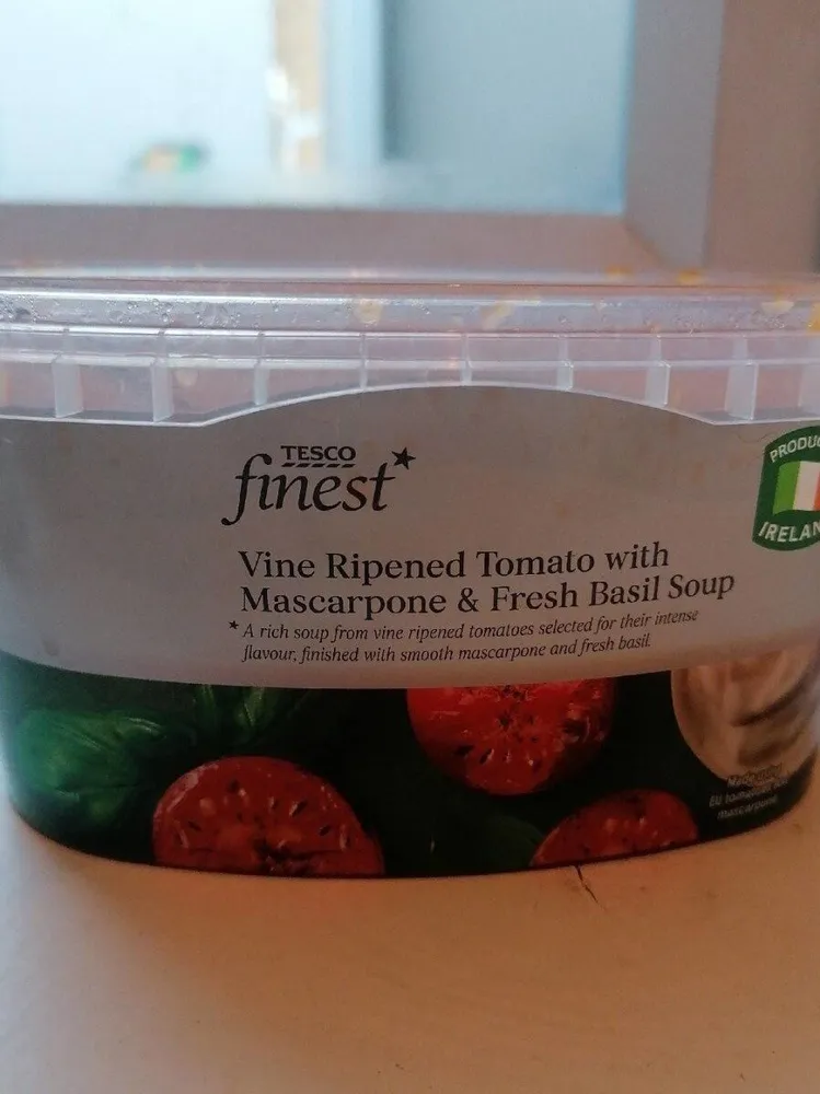Vine ripened tomato with Mascarpone & basil