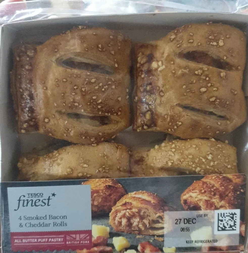 Smoked bacon and cheddar rolls