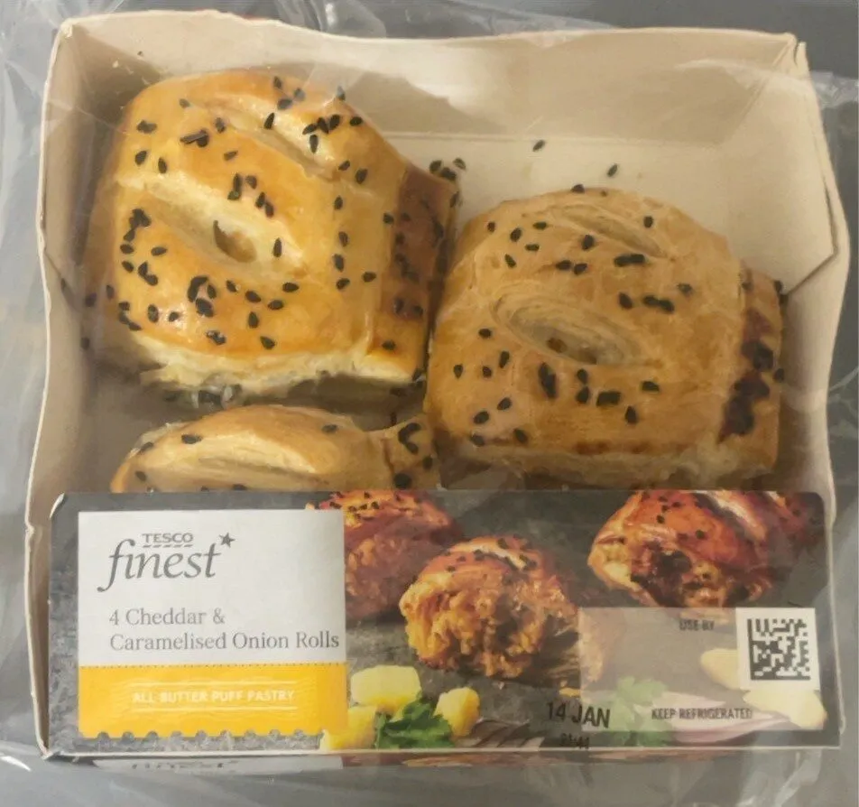 Cheddar & Caramelised Onion Rolls
