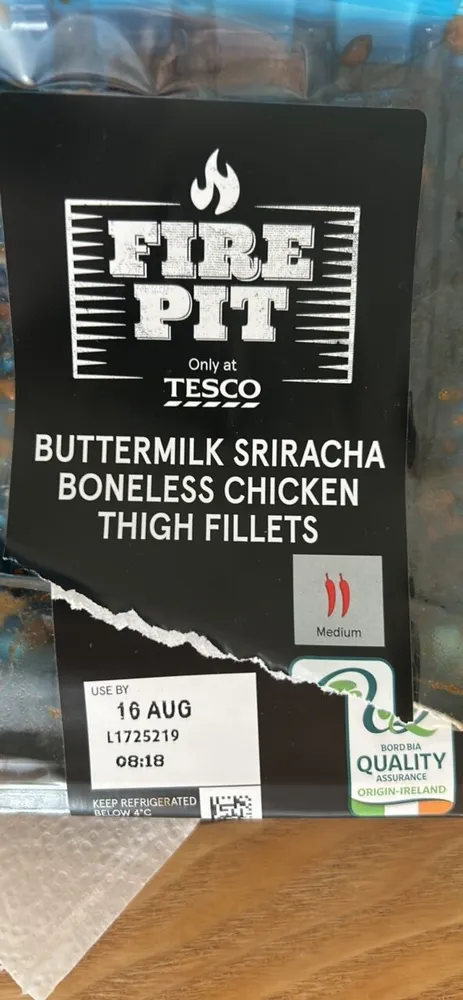BUTTERMILK SRIRACHA BONELESS CHICKEN THIGH FILLETS