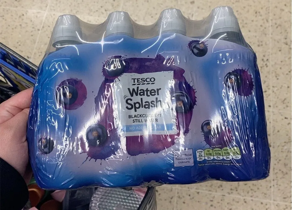 Blackcurrant still water splash water