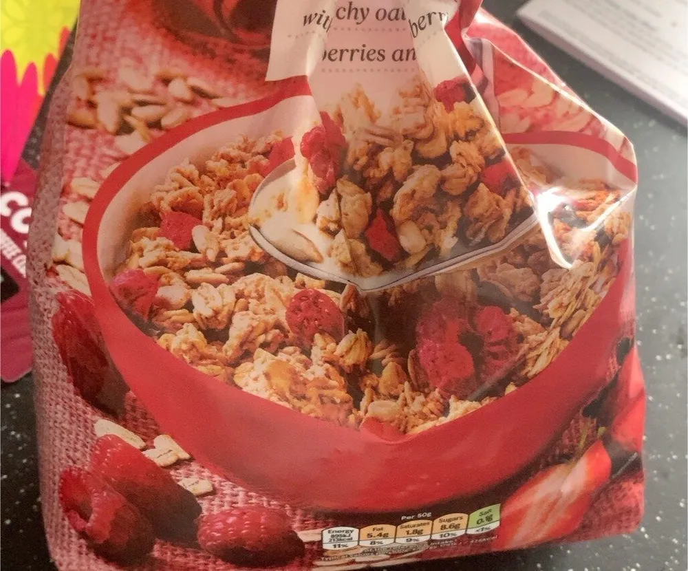 Granola raspberry and strawberry