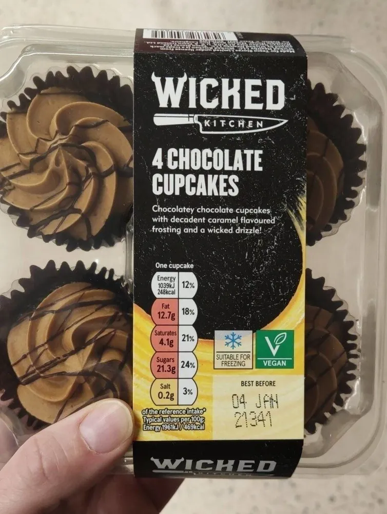 4 chocolate cupcakes