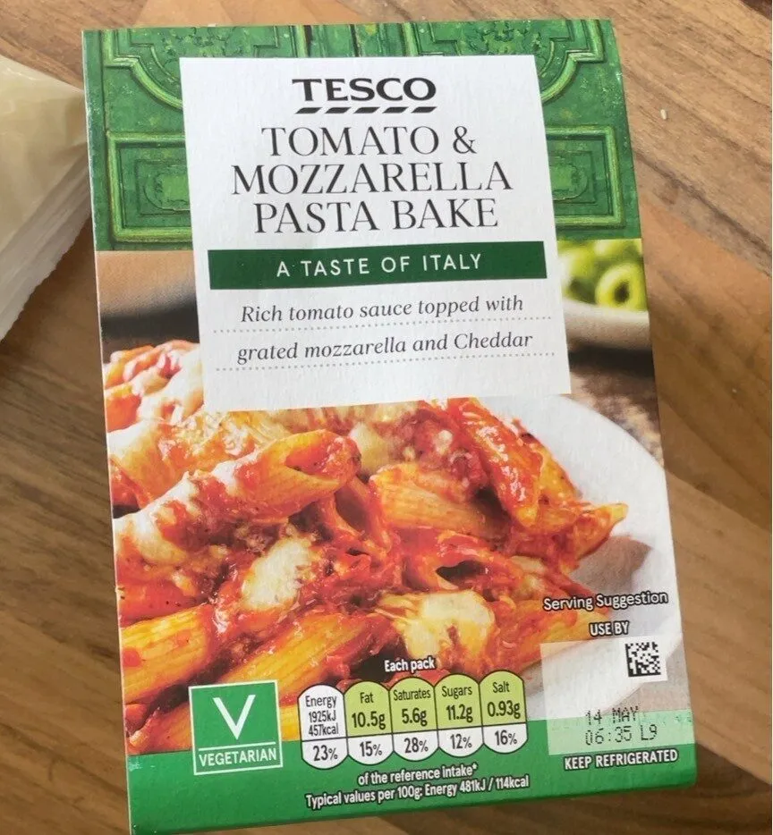 TOMATO & MOZZARELLA PASTA BAKE