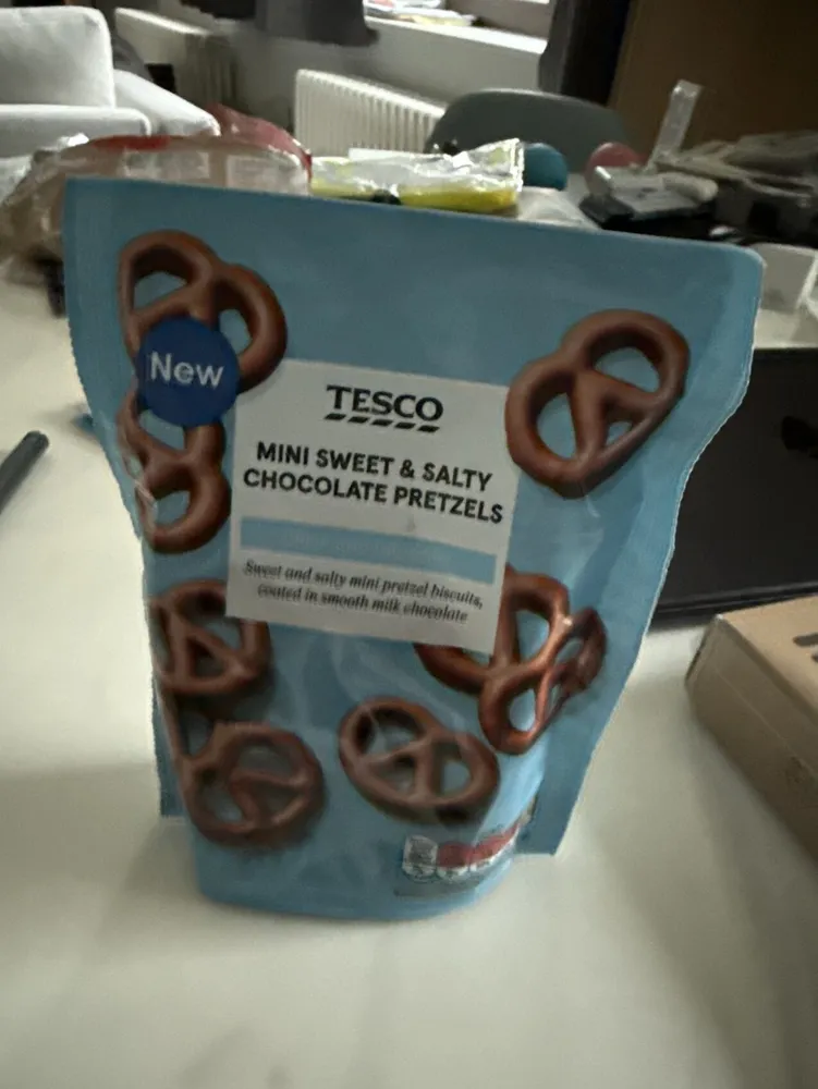 MINI SWEET & SALTY CHOCOLATE PRETZELS