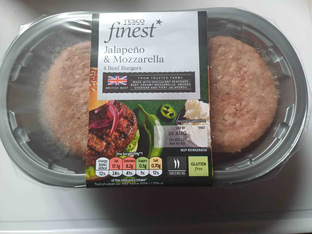 Jalapeño & Mozzarella Beef Burgers