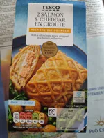 2 Salmon & Cheddar en Croute