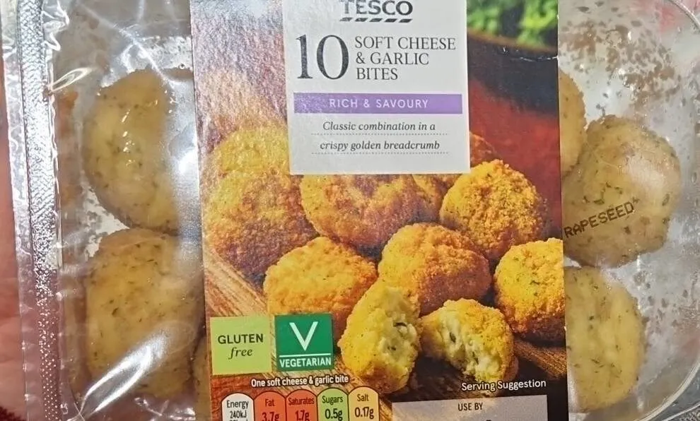 Soft garlic and cheese bites