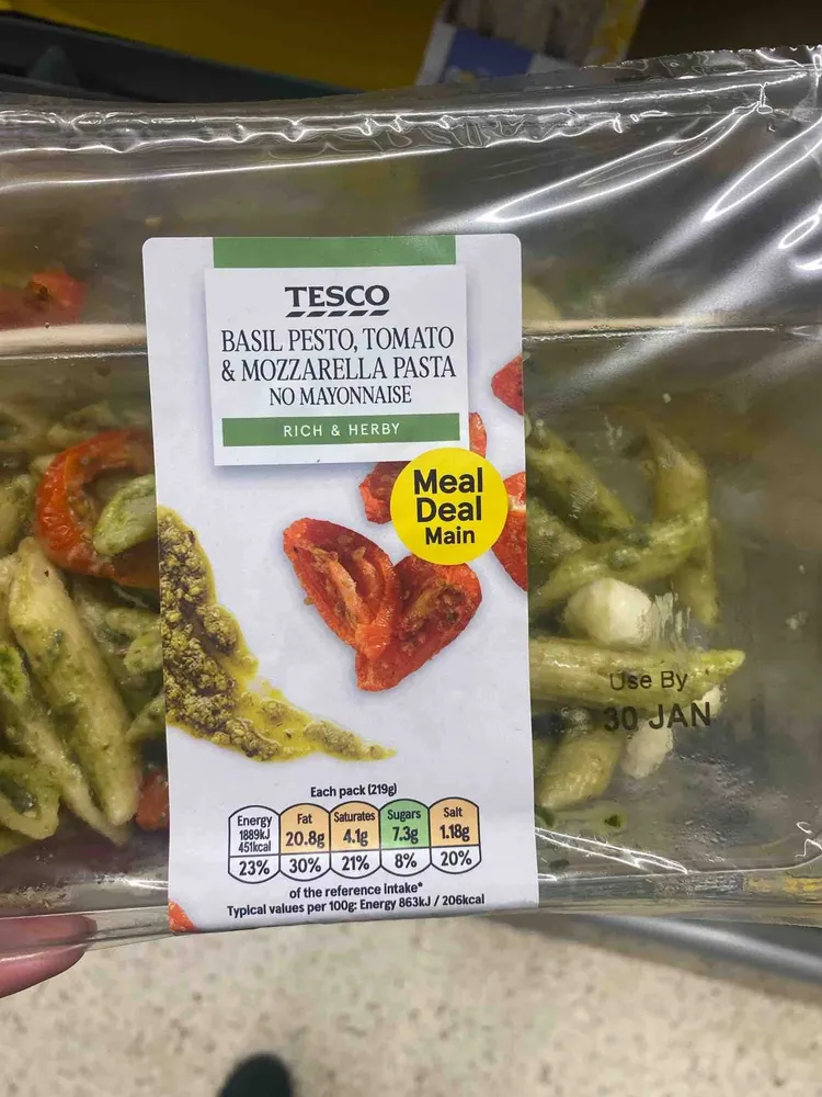 Basil Pesto, Tomato & Mozzarella Pasta No Mayonnaise