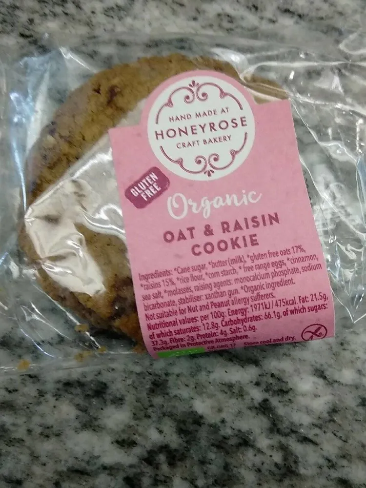 Organic oat & raisin cookie