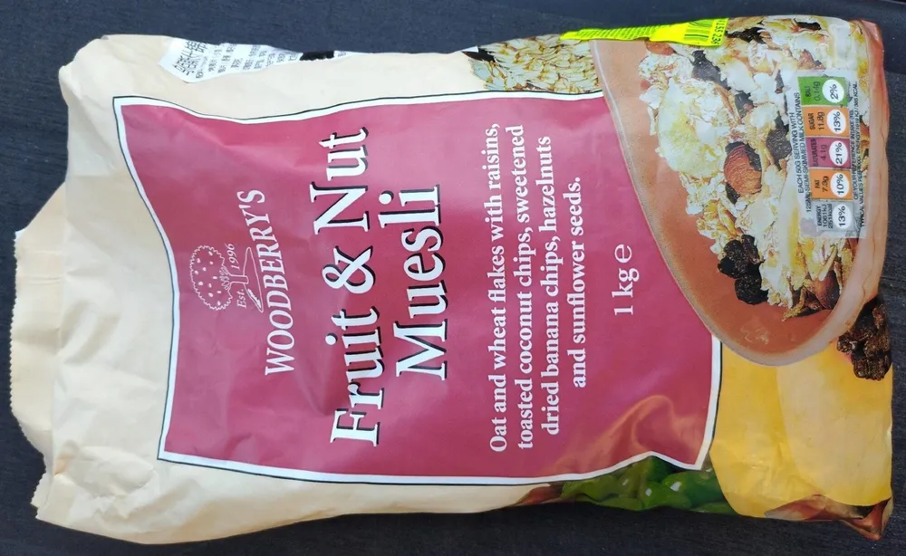 Fruit and nut muesli