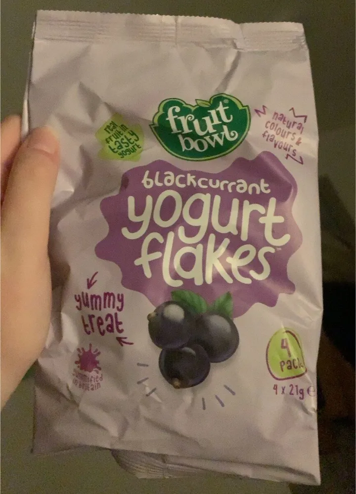Blackcurrant yoghurt fruit flakes