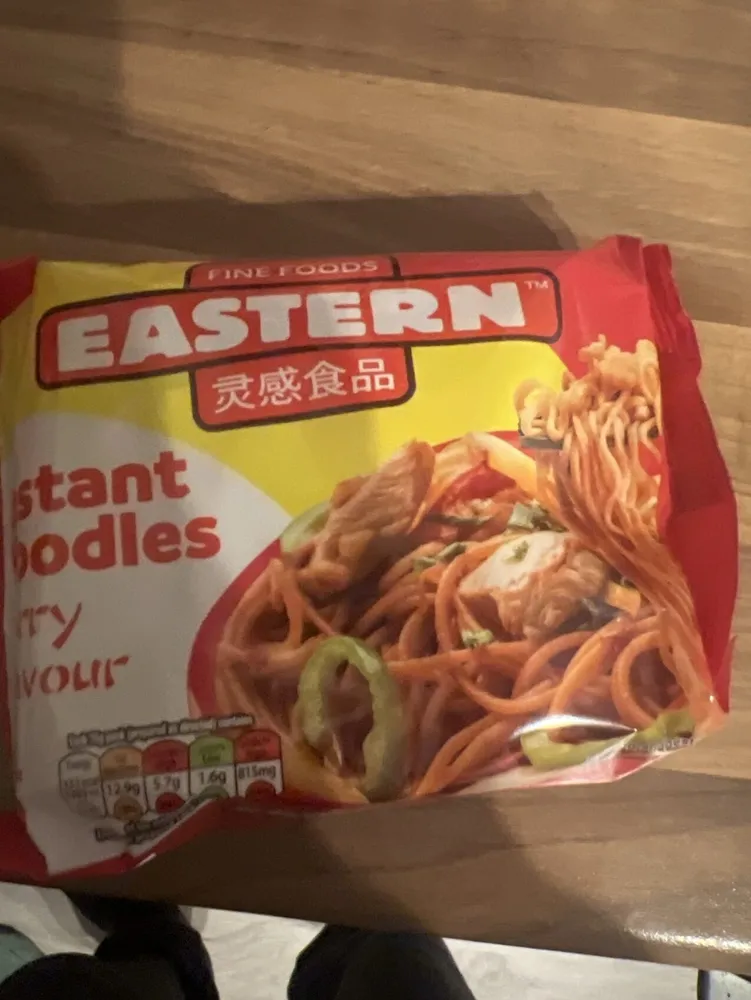 Instand noodles curry flavour