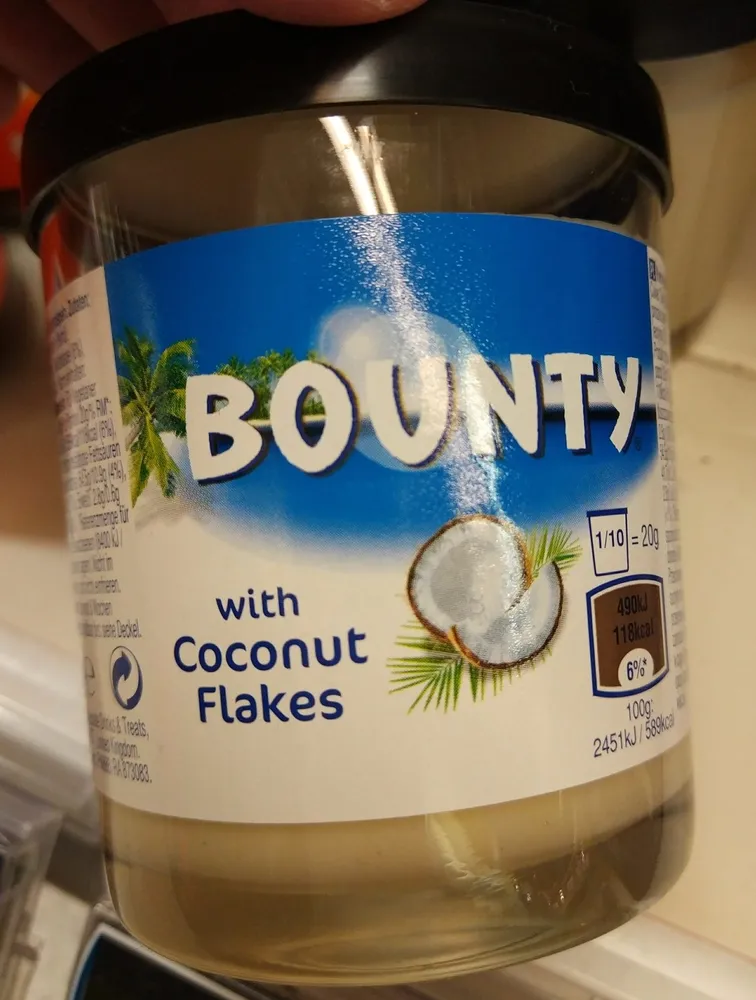 Bountyaufstrich with Coconut Flakes