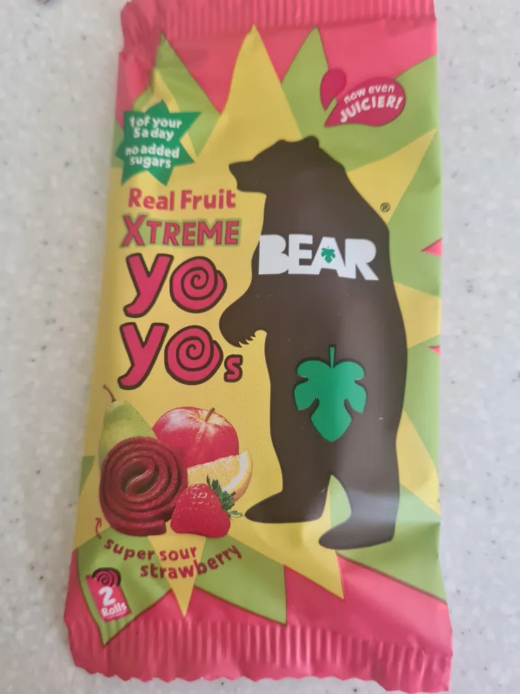 Bear yoyos super sour strawberry