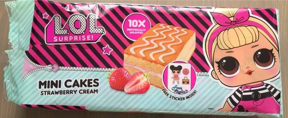 Mini cakes strawberry cream