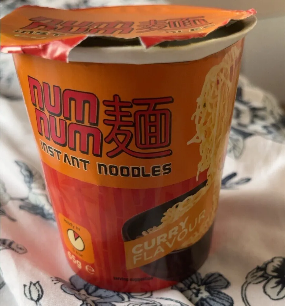 Instant noodles curry flavour