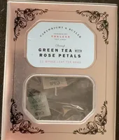 Green tea with rose petals