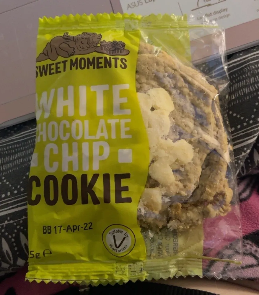 white chocolate chip cookie