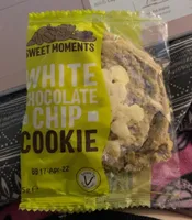 white chocolate chip cookie