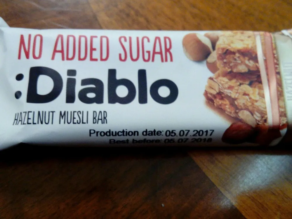 Hazelnut muesli bar
