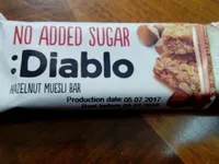 Hazelnut muesli bar