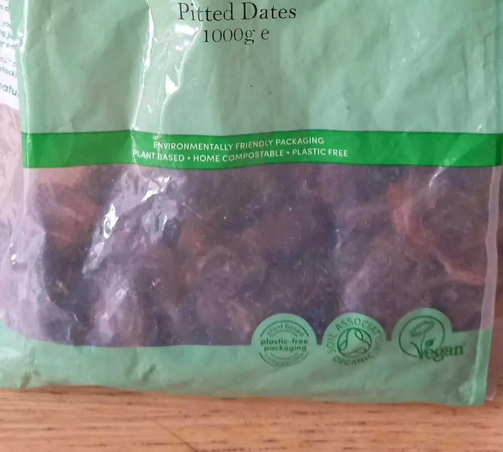 Organic pitted dates