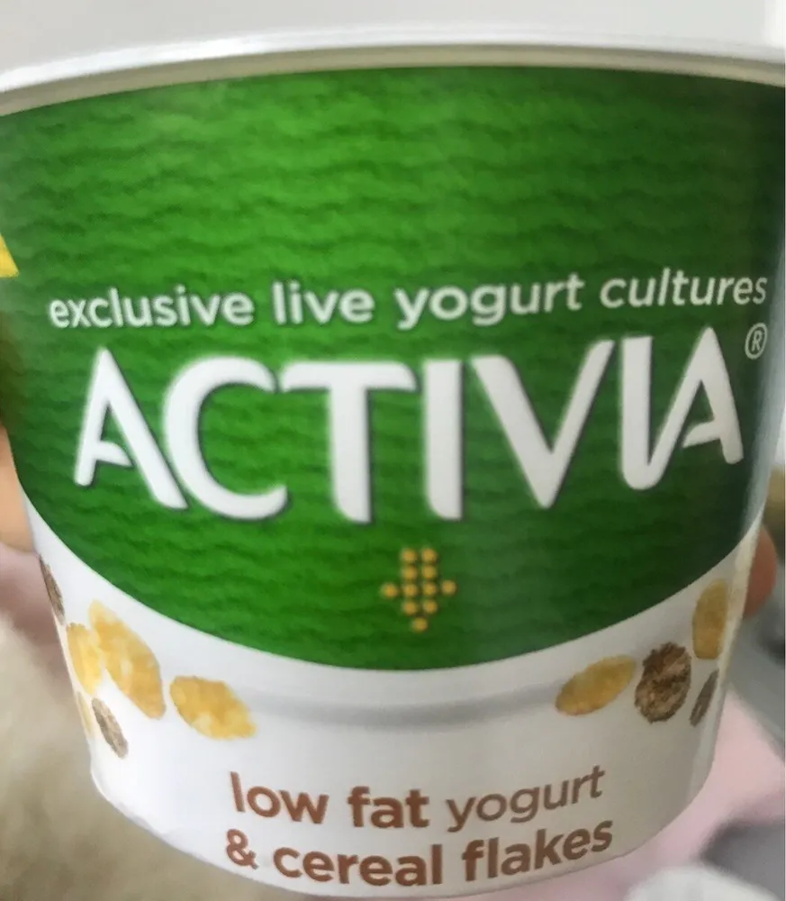 Low fat yoghurt & cereal flakes