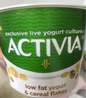 Low fat yoghurt & cereal flakes
