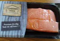 Portions de saumon cru légèrement fumé