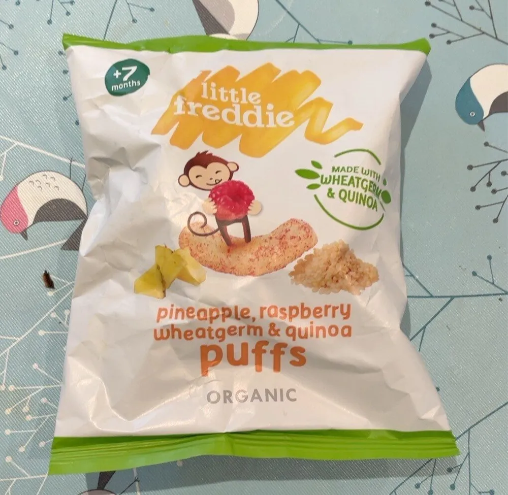 Pineapple, raspberry wheatherm & quinoa puffs