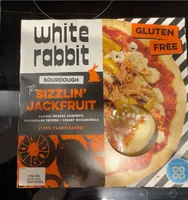 Sizzlin’ jackfruit pizza