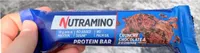 Crunchy chocolate brownie protein bar